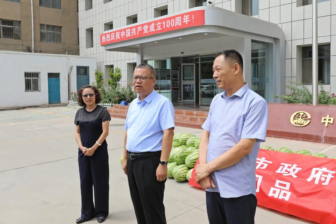 銀川市副市長(zhǎng)雍輝一行到銀川中鐵水務(wù)進(jìn)行慰問