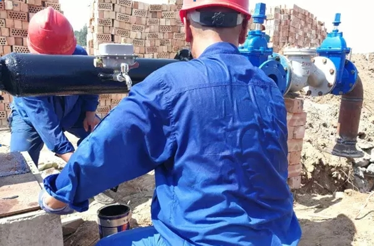 維修中心職工用汗水保障供水服務(wù)